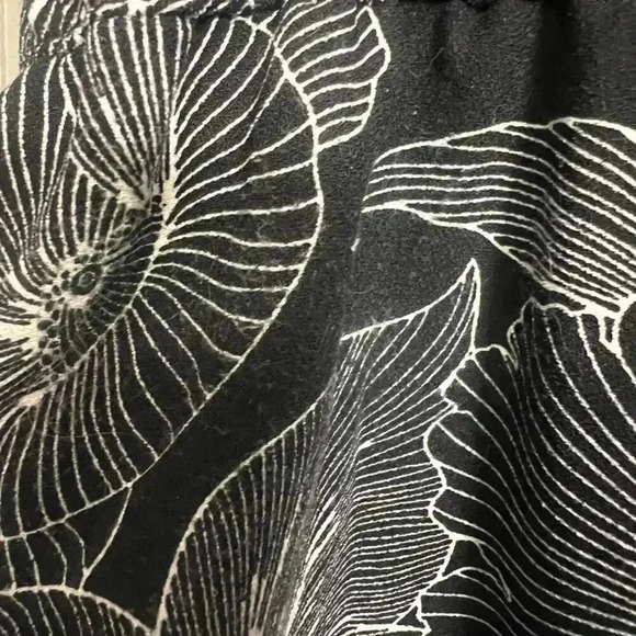 Loft Outlet Black & White Floral Romper - Size Small Petite - Picture 7 of 9